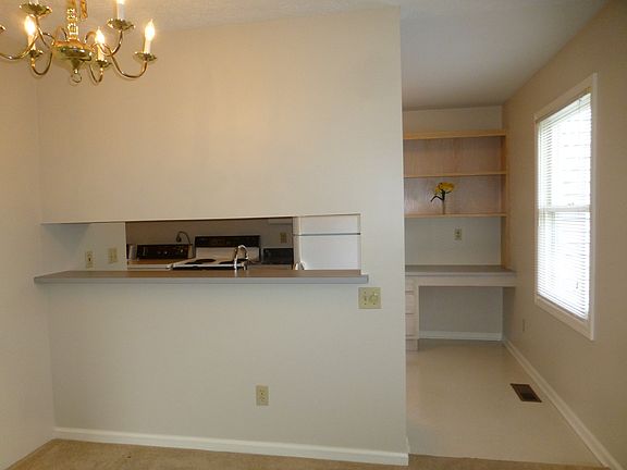5th image of 21 Falcon Ln W