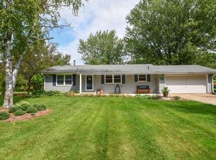 N59W39722 Sunnyfield Dr, Oconomowoc, WI 53066