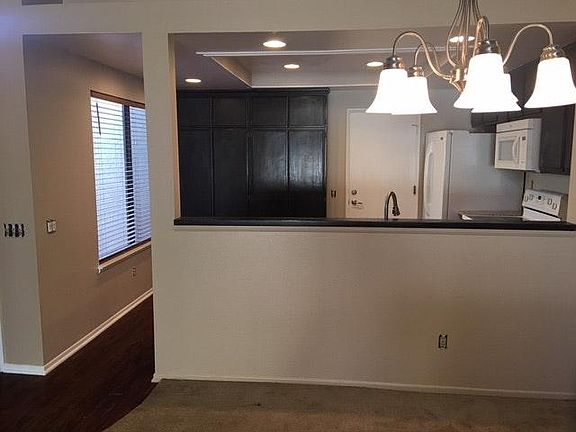 Kitchen / Dining Area