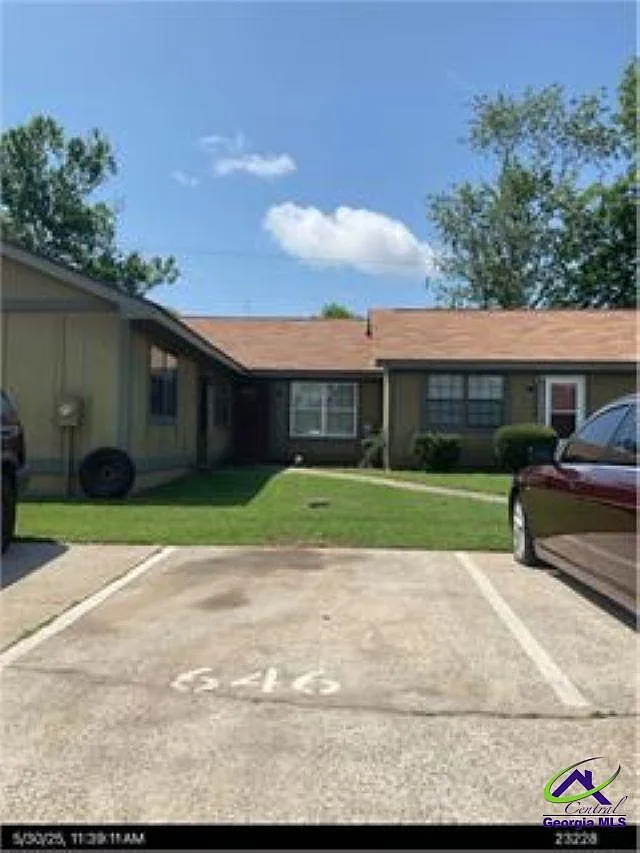 2 bed, 1.5 bath, 1050 sqft, $1,025 — Photo 1