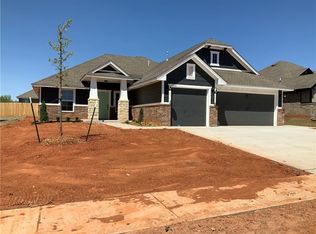 2913 SE 24th St, Moore, OK 73160