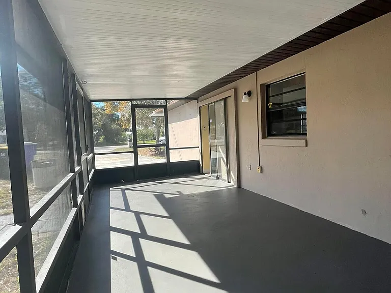 955 Lake Dr E — Photo 13