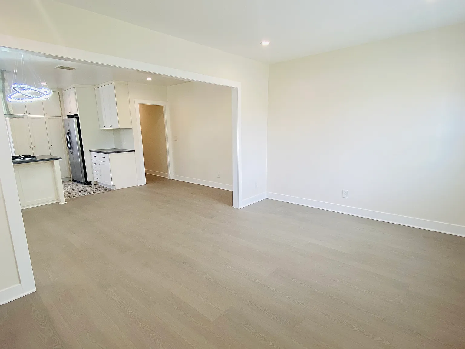 2 bed, 1000 sqft, $3,150 — Photo 4