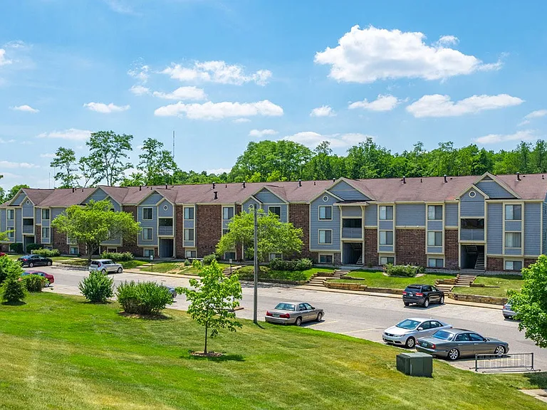 Irish Hills Apartments — Photo 42