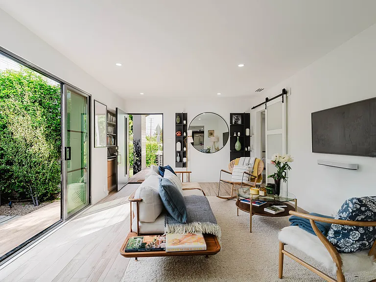 3605 Kelton Ave — Photo 13