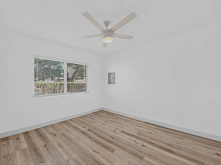 933 Alamitos Ave — Photo 28