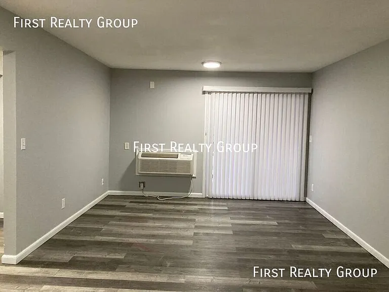 305 N Broadway St #7 — Photo 3