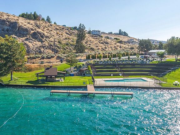 Private waterfront park 1