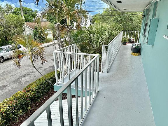 3rd image of 301 N L Street #202