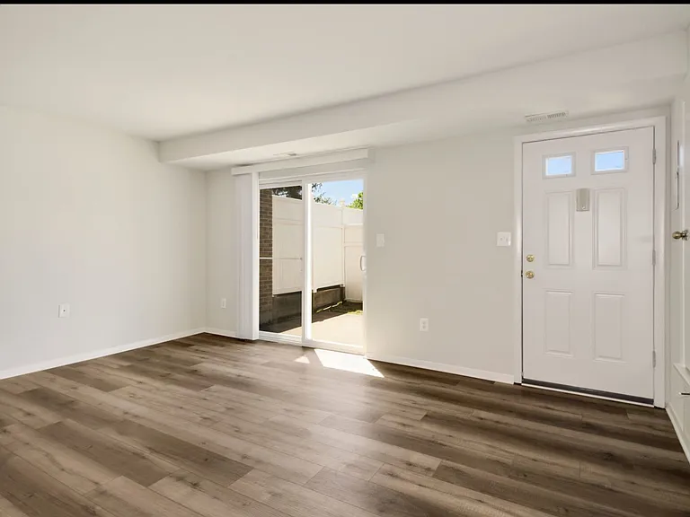 Upgraded Townhome - Entry & Living