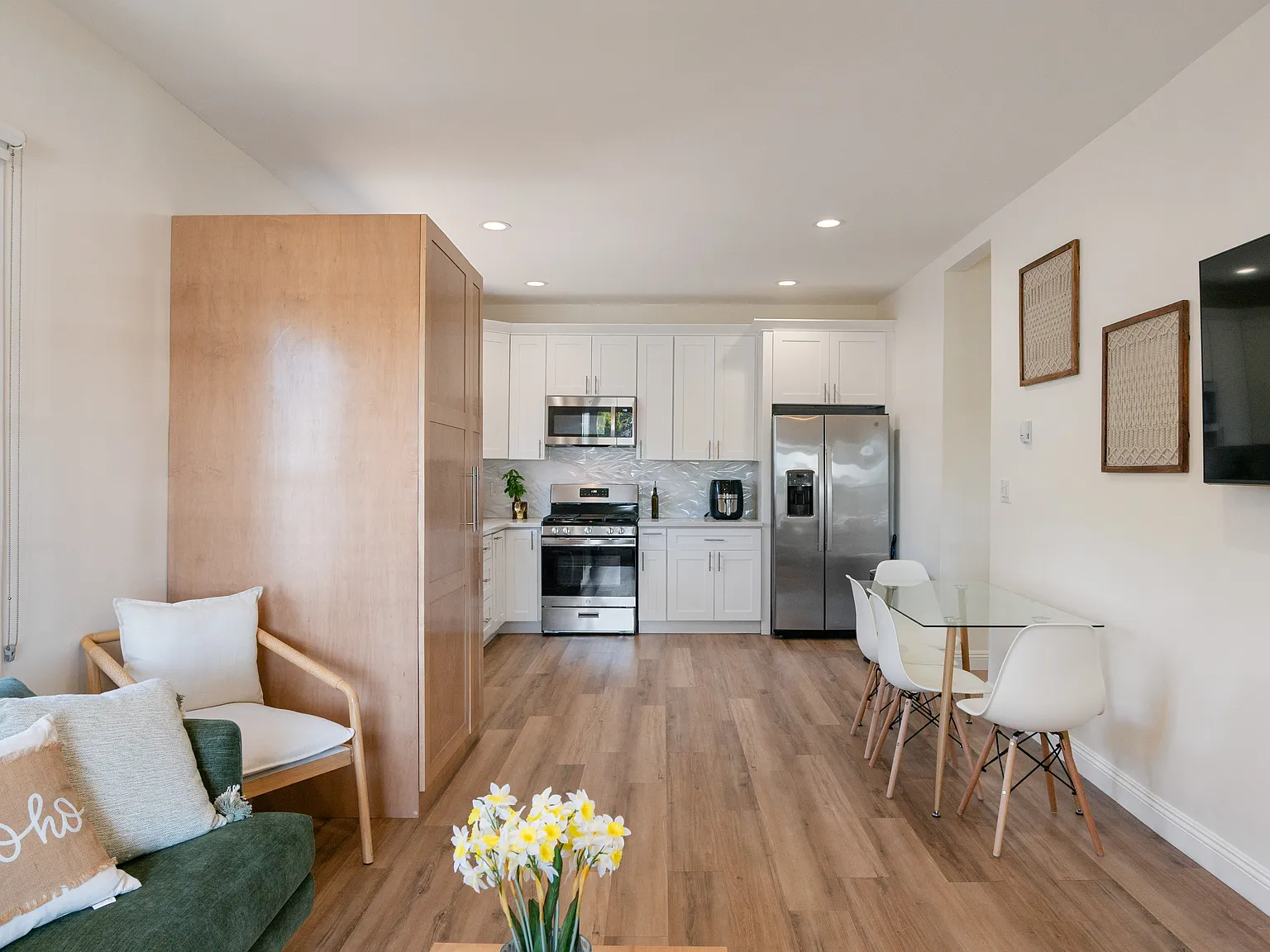 2 bed, 800 sqft, $2,500 — Photo 4