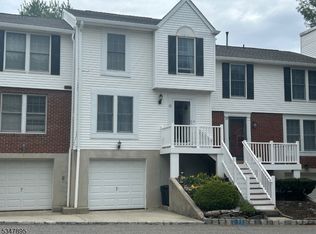 12 Cambridge E, Oxford, NJ 07863
