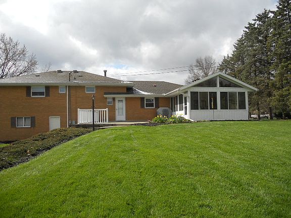 2nd image of 1492 Lealand Dr