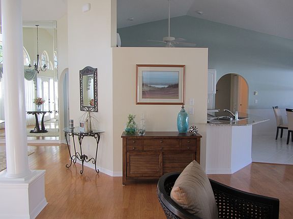 4th image of 6 Westgate Ln
