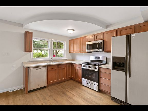 5th image of 622 Holiday Ave