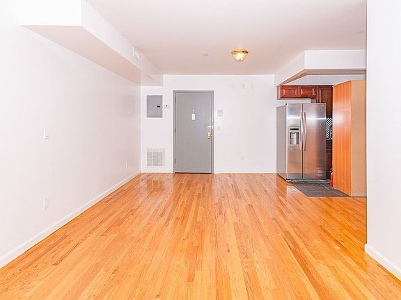 5th image of 245 Suydam St #3C