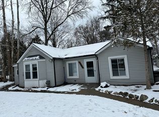 22800 Cottage Dr, Southfield, MI 48033
