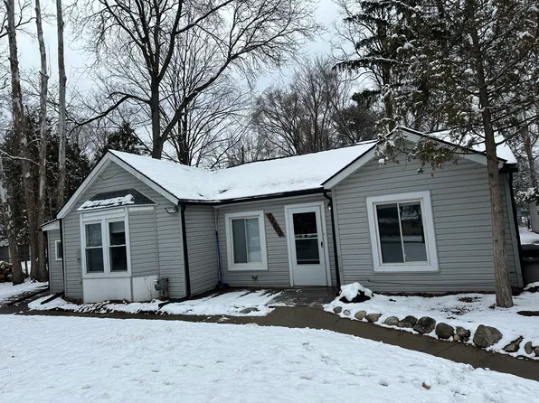 22800 Cottage Dr, Southfield, MI 48033