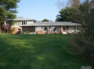 313 S Country Rd, Brookhaven, NY 11719