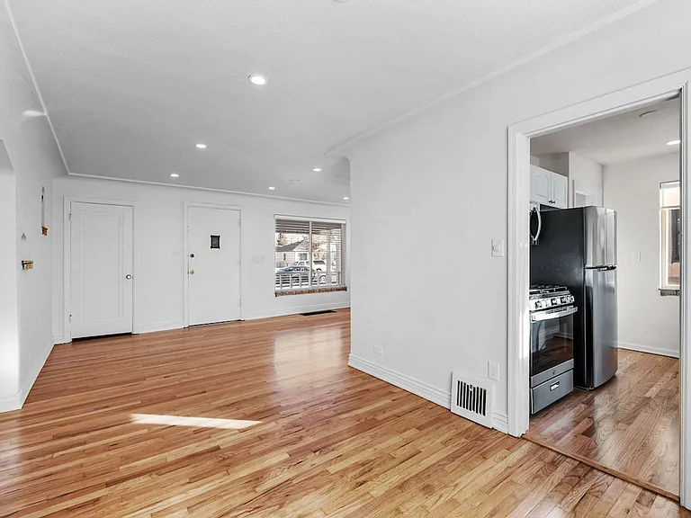 3085 N Clermont St — Photo 11