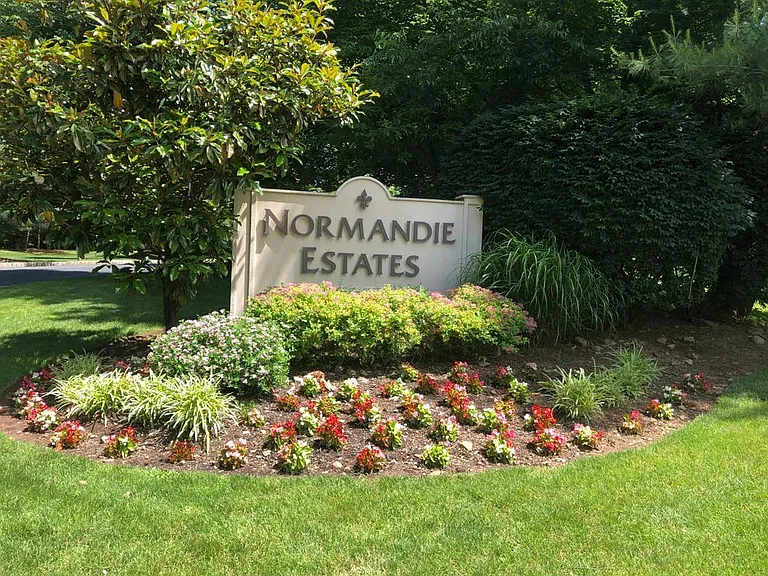 Main entrance to the community