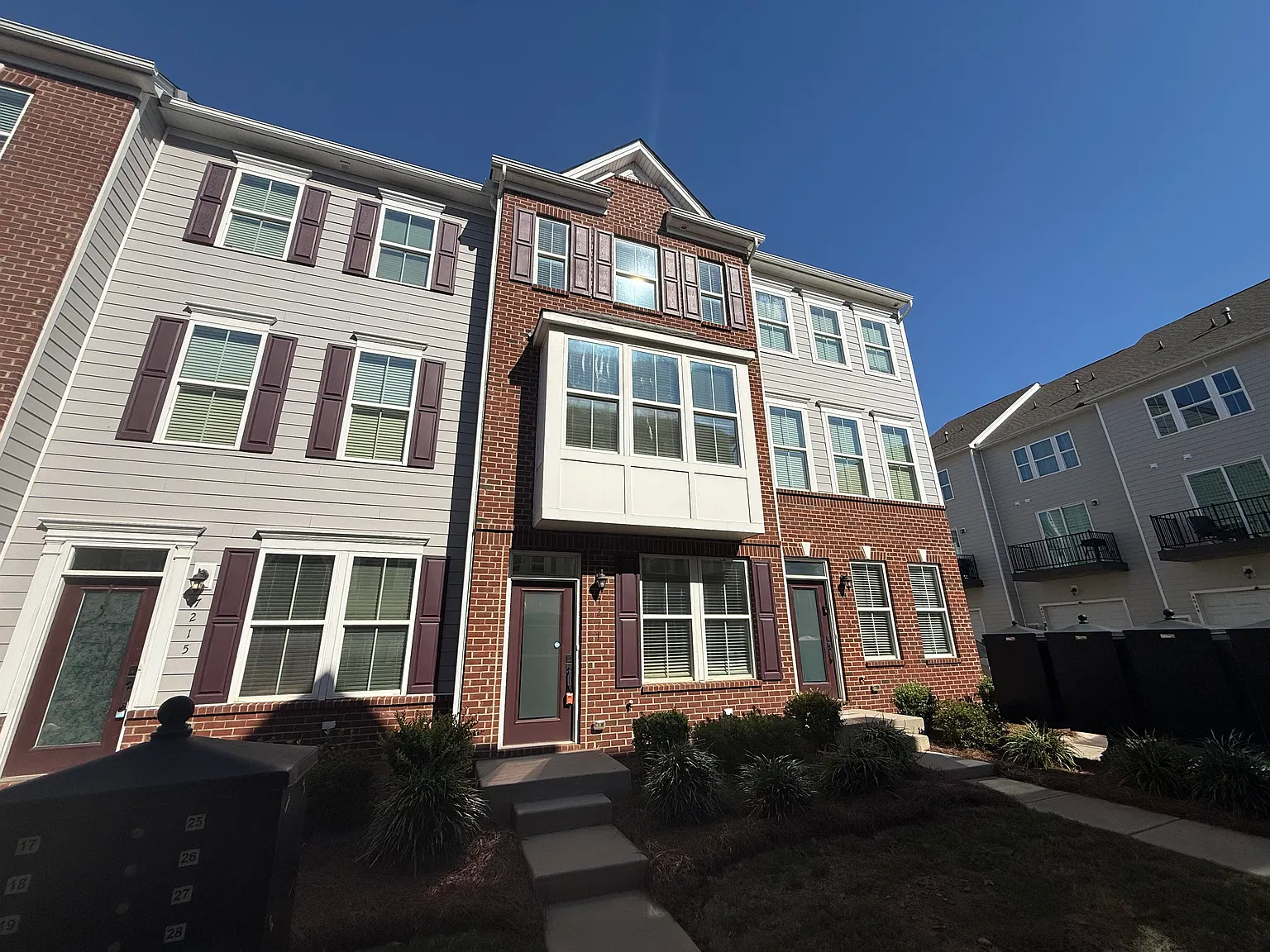 3 bed, 3.5 bath, 1599 sqft, $2,095 — Photo 1