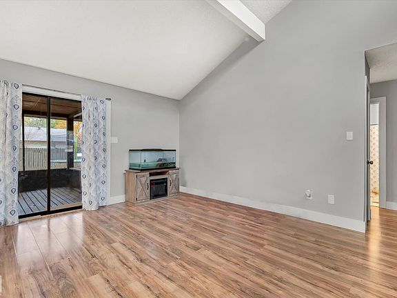 3rd image of 1004 Rosemond Ave