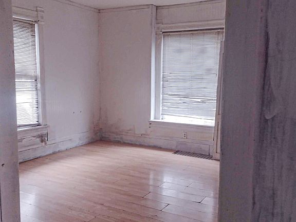 3rd image of 1116 Crosby St