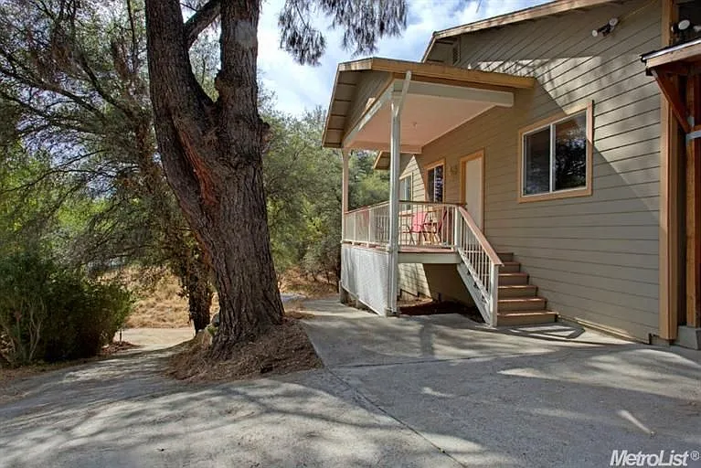 961 Woodpecker Ct photo 1