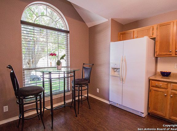 4th image of 1008 Crimson Cove Dr