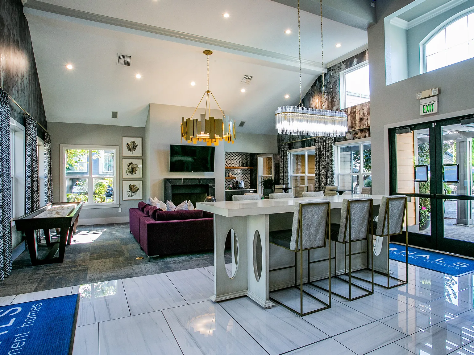 The Colonnade Luxury Townhome Apartments — Photo 4