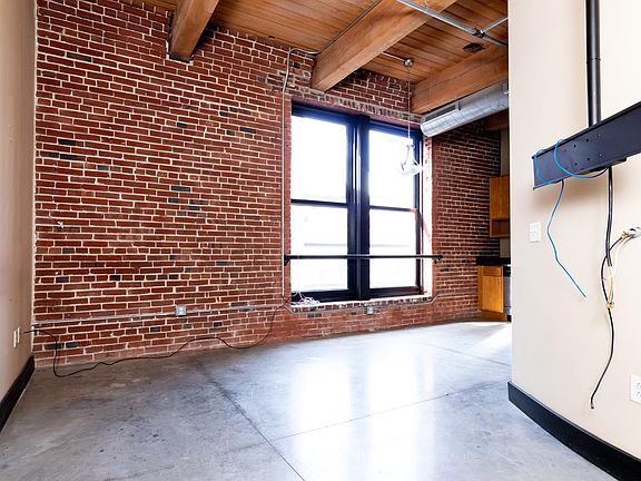 4th image of 1123 Washington Ave #611