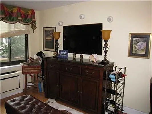 Rented by R New York | media 6