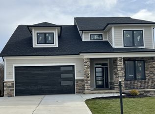 1029 Honey Locust Dr, Jeannette, PA