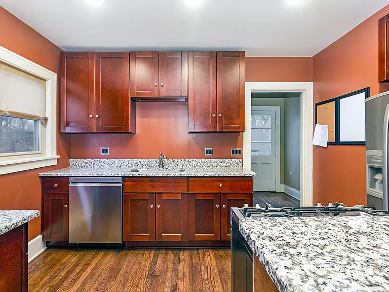 9807 Baltic Rd — Photo 2