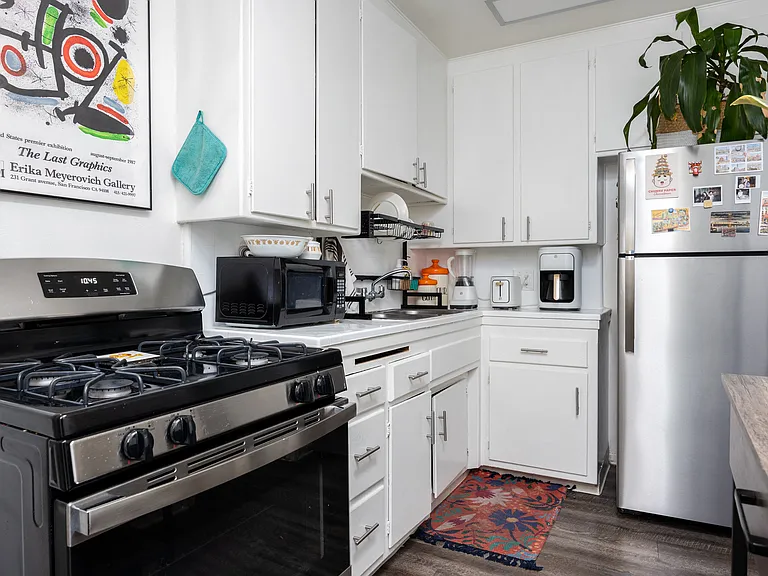Kingsley Apartments — Photo 33