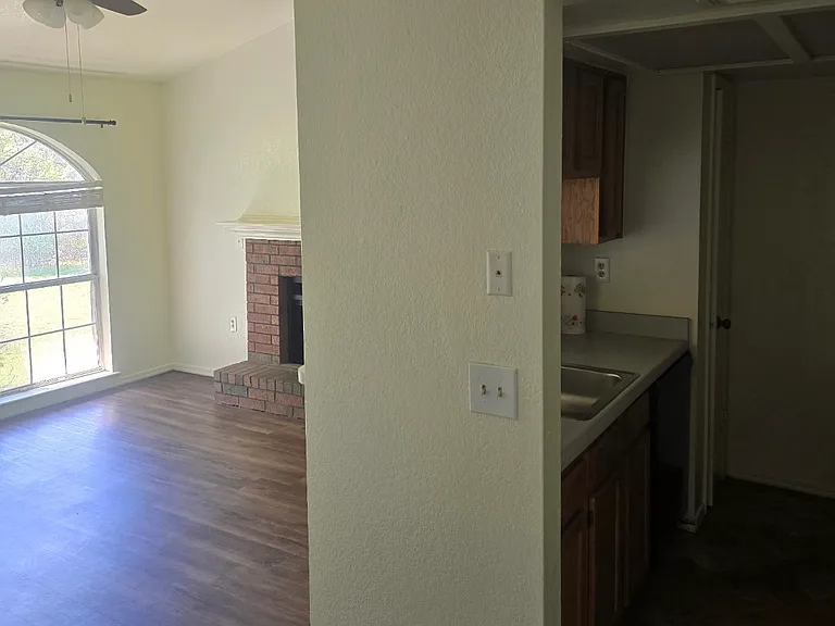 11525 N Meridian Ave #204 — Photo 7