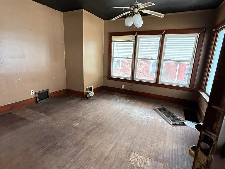 1334 N Edward St — Photo 15