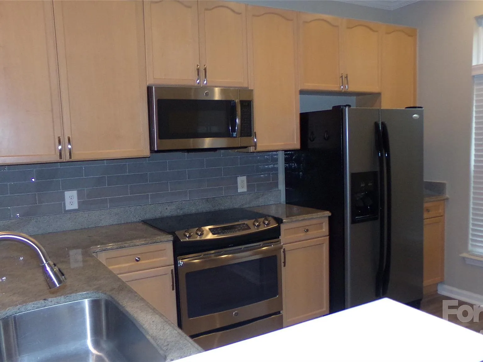 2 bed, 2.5 bath, 1480 sqft, $2,200 — Photo 3