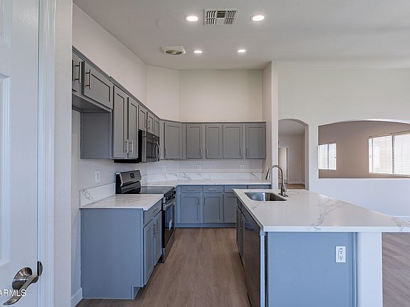 5th image of 3313 W WAYLAND Drive