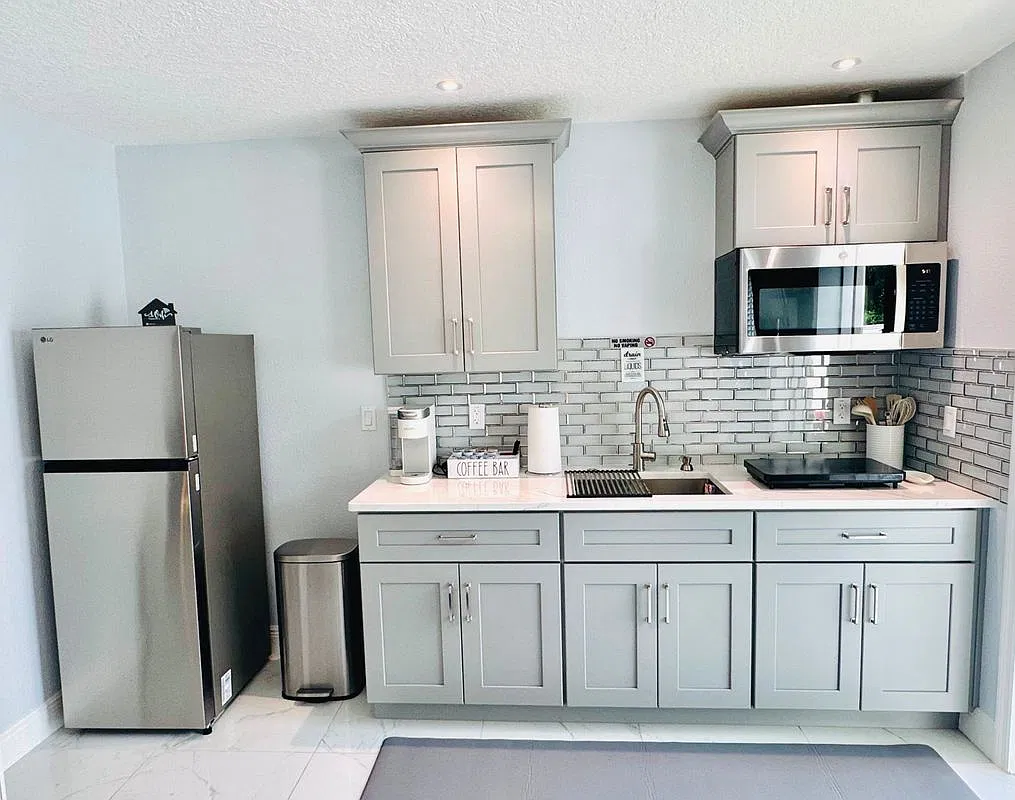 1 bed, 1.0 bath, 180 sqft, $1,350 — Photo 2