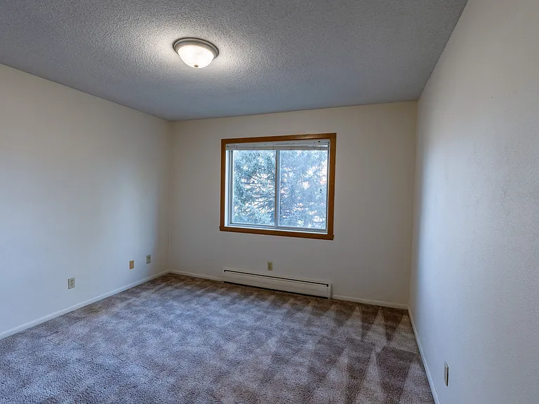 Fargo, ND Woodland Apartments | Bedroom