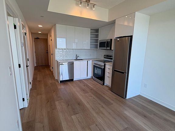 5th image of 33 Erie Ave #1402