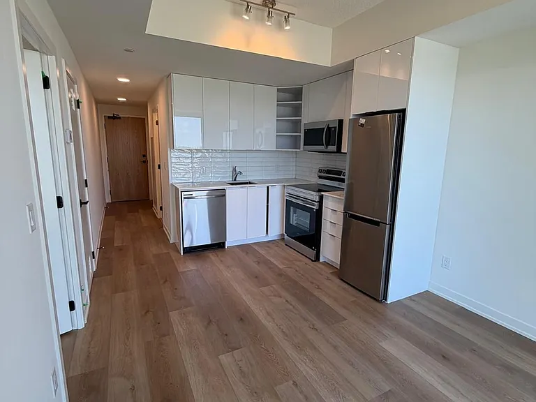 33 Erie Ave #1402 — Photo 5