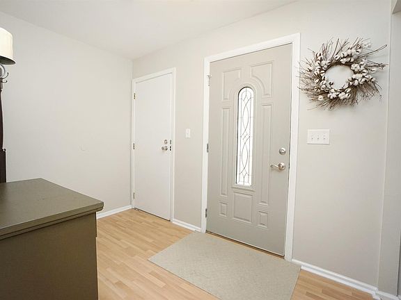 3rd image of 5592 Seville Ct