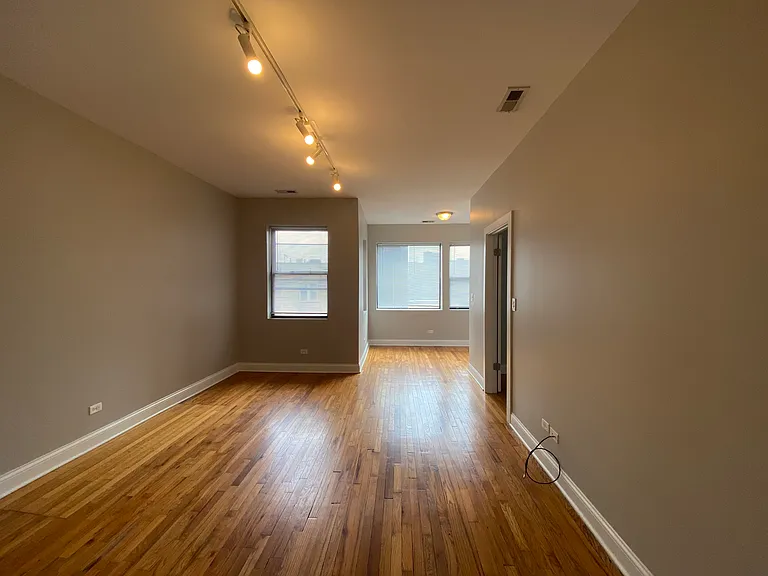 3216 W Argyle St #2 — Photo 9