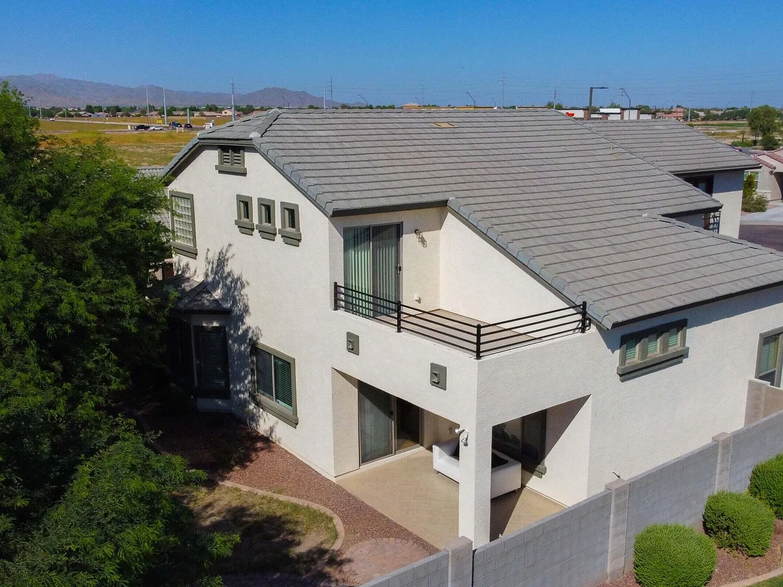 3 bed, 3.0 bath, 2225 sqft, $2,050 — Photo 4