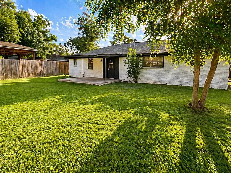 12318 Braewick Dr — Photo 25