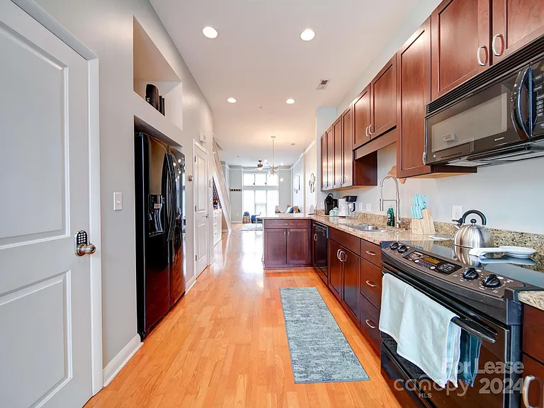 546 New Bern Station Ct — Photo 20
