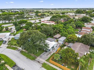 120 NW 73rd Ave, Pembroke Pines, FL 33024